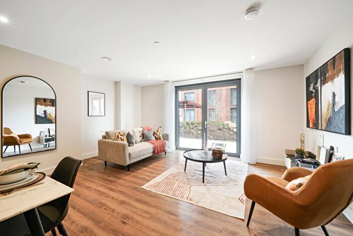 2 Bedroom Apartment To Rent In Lofting House, SL6