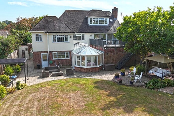 5 Bedroom Detached House For Sale In Middle Street, EN9