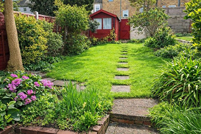 1 Bedroom Property To Rent In Gordon Road, Rochester, ME2