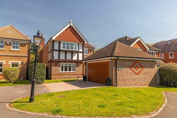 4 Bedroom Detached House For Sale In Lower Road, Chalfont St Peter, SL9