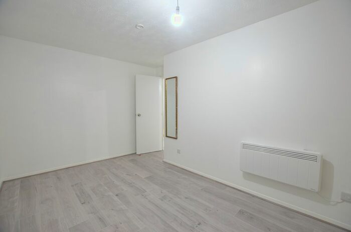 2 Bedroom Flat To Rent In Elmore Close, Wembley HA0
