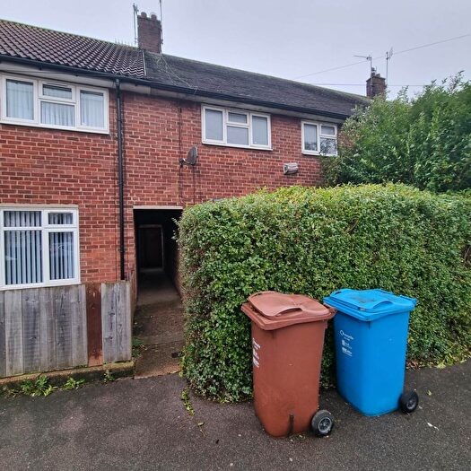 3 Bedroom Semi-Detached House To Rent In Bradford Avenue, Hull, HU9