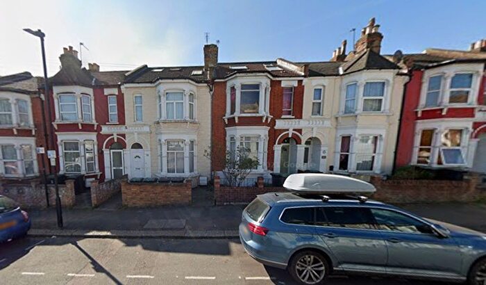 Studio To Rent In Cranbrook Park, Wood Green, N22