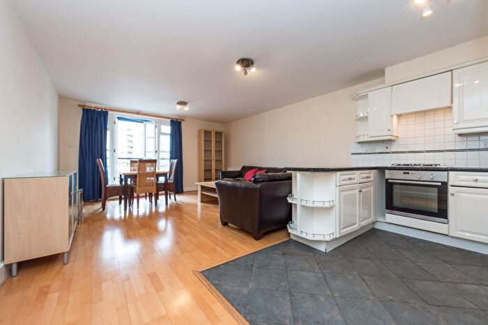 2 Bedroom Flat To Rent In Fleet House, Victory Place, E14