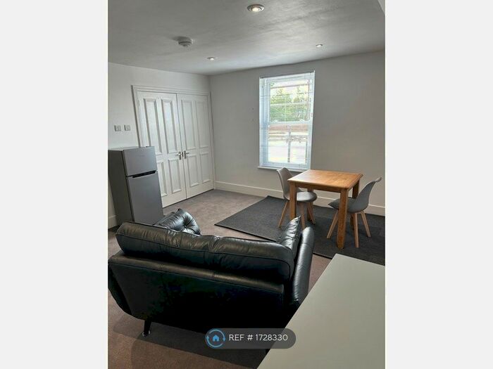 Studio To Rent In Allfarthing Lane, London, SW18