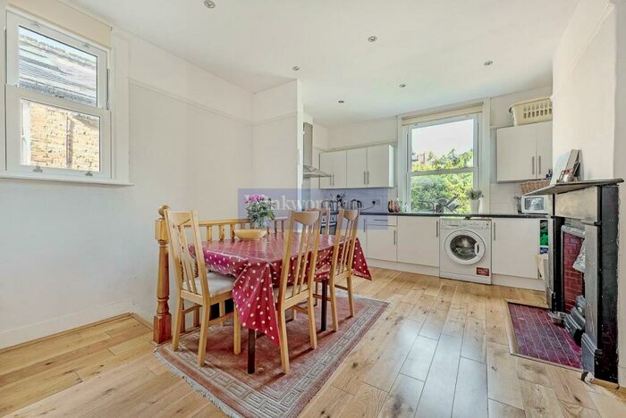 2 Bedroom Flat To Rent In Rudloe Road, SW12