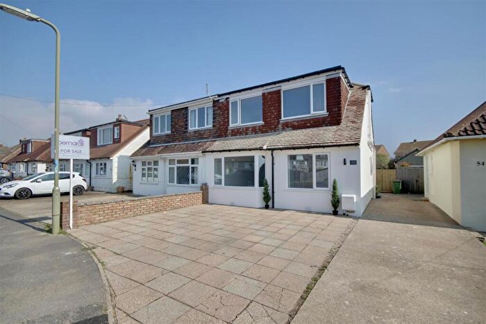 3 Bedroom Chalet For Sale In Lonsdale Avenue, Fareham, PO16