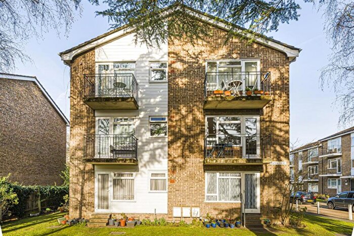 1 Bedroom Apartment To Rent In Lovelace Gardens, Surbiton, KT6
