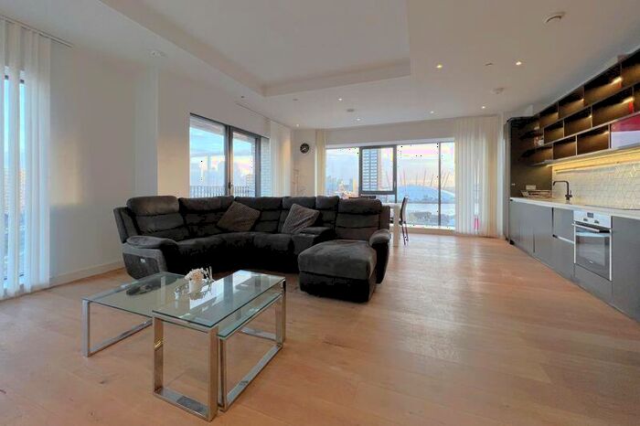 2 Bedroom Flat To Rent In Botanic Square, London City Island, E14