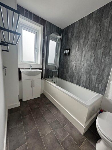 2 Bedroom Property To Rent In Ballindean Road, Dundee, DD4