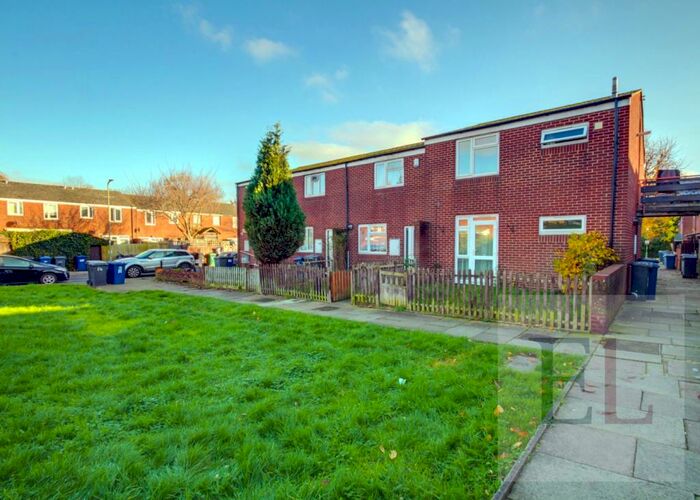 2 Bedroom Maisonette To Rent In Burnt Oak Fields, Edgware, Greater London, HA8