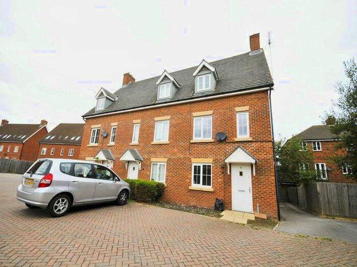 4 Bedroom Property To Rent In Queen Bee Court, Hatfield, Hertfordshire, AL10