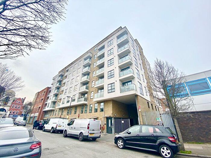 3 Bedroom Flat To Rent In Bournemouth Road, Peckham, SE15