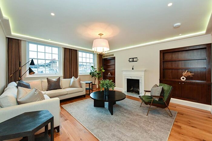 2 Bedroom Flat To Rent In Curzon Street, Mayfair, London, W1J