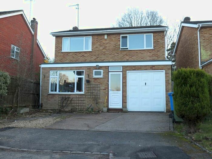 4 Bedroom Property To Rent In Whistley Close, Bracknell, RG12