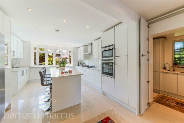 5 Bedroom House To Rent In Vicarage Drive, London, SW14
