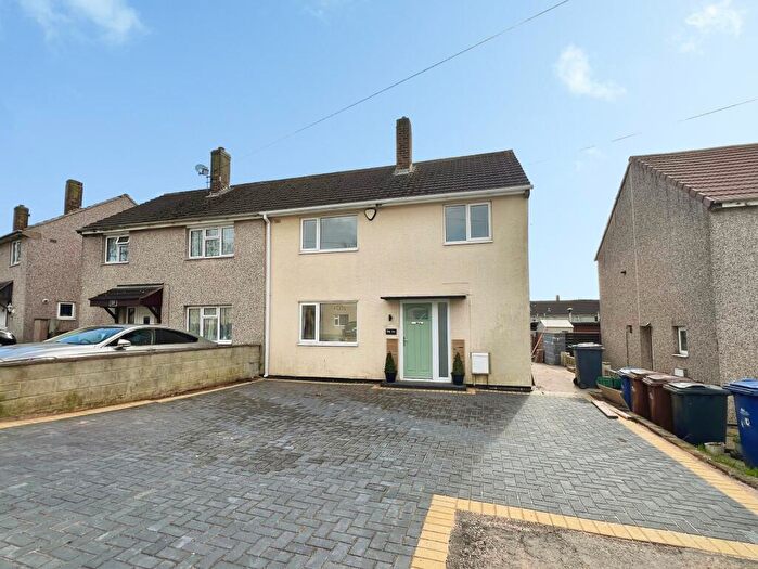 3 Bedroom Semi Detached House For Sale In Mead Crescent, Burton-on-trent, DE15