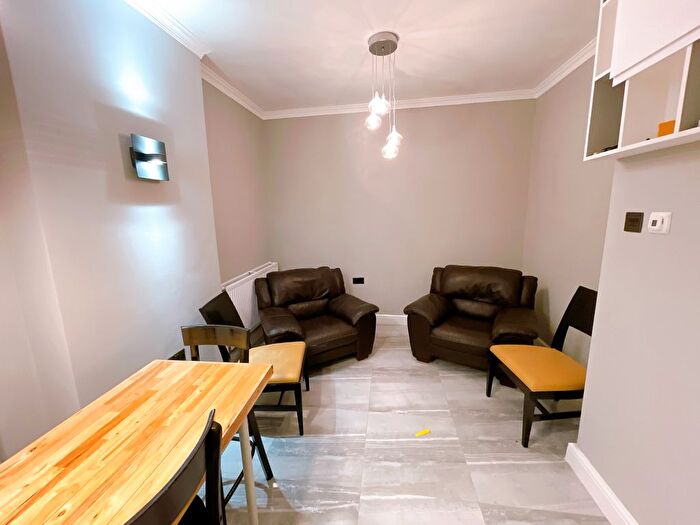 3 Bedroom Flat To Rent In Uxbridge Road, Hanwell, W7