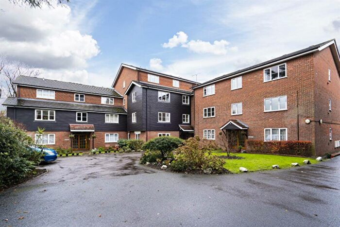 1 Bedroom Apartment To Rent In Grosvenor Road, Wanstead, E11