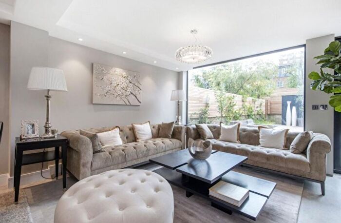 5 Bedroom Flat To Rent In Court Close, St. Johns Wood Park, London, NW8