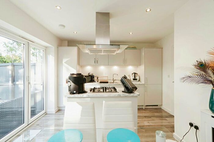 3 Bedroom Terraced House For Sale In Horsforde View, Leeds, LS13