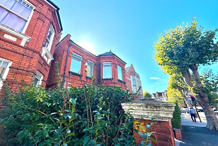 3 Bedroom Flat To Rent In Anson Road, Willesden Green, NW2