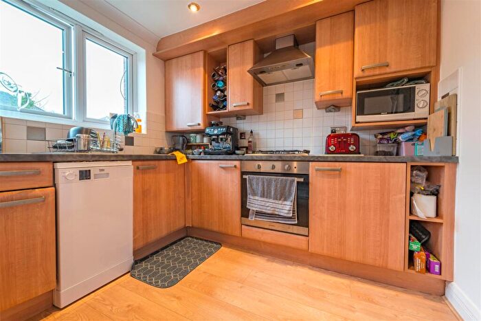 2 Bedroom Apartment To Rent In Waterside, Sale, M33