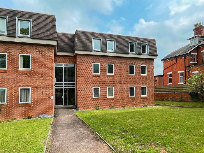 2 Bedroom Flat To Rent In St. Andrews Road, Malvern, WR14