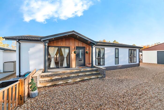 2 Bedroom Park Home For Sale In Cliff Lane, Marston, Grantham, NG32