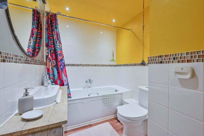 2 Bedroom Flat To Rent In Ramsey Walk, Islington, London, N1