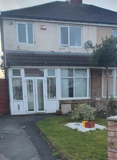 3 Bedroom Semi-Detached House To Rent In Thorn Grove, Bradford, BD9