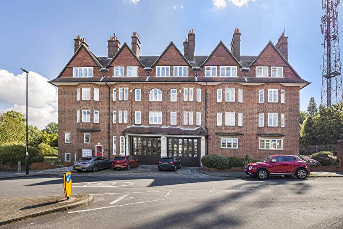 3 Bedroom Semi Detached House For Sale In Eaglesfield Road, London, SE18