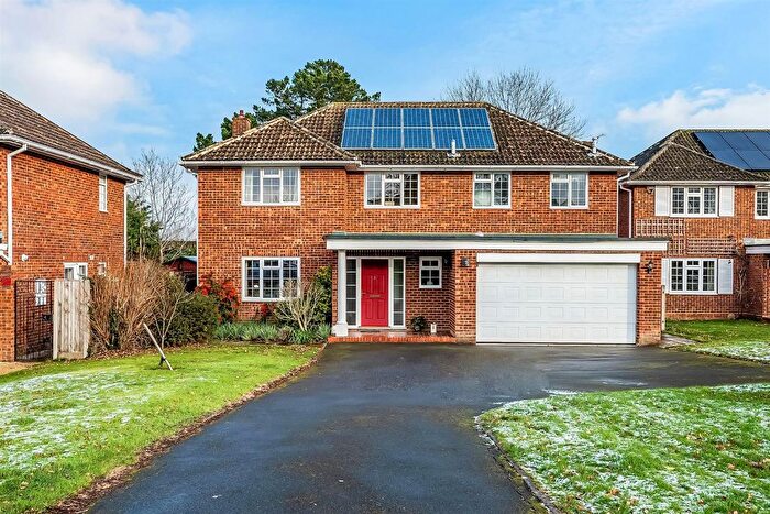 4 Bedroom Detached House For Sale In Mill Close, Great Bookham, KT23