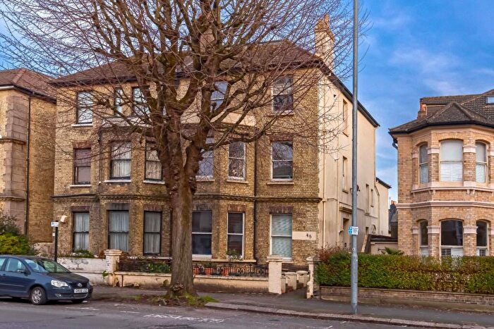 2 Bedroom Apartment To Rent In Sackville Road, Hove, BN3