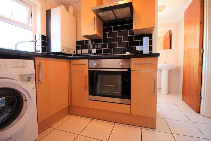 1 Bedroom Flat To Rent In Malta Road, Leyton, E10