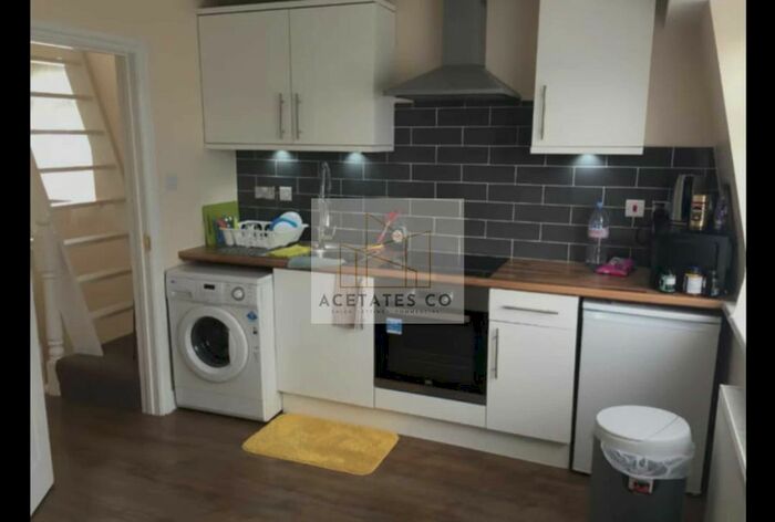 6 Bedroom Terraced House To Rent In Atkinson Road, Canning Town, London, E16