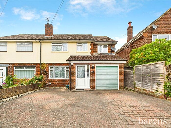 4 Bedroom Semi-Detached House For Sale In Sheppard Road, Basingstoke, Hampshire, RG21