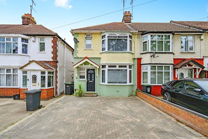 3 Bedroom End Of Terrace House For Sale In Poynters Road, Luton, Bedfordshire, LU4