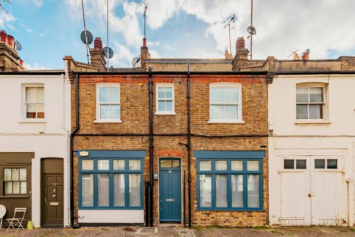 2 Bedroom Terraced House To Rent In Montagu Mews South, London, W1H