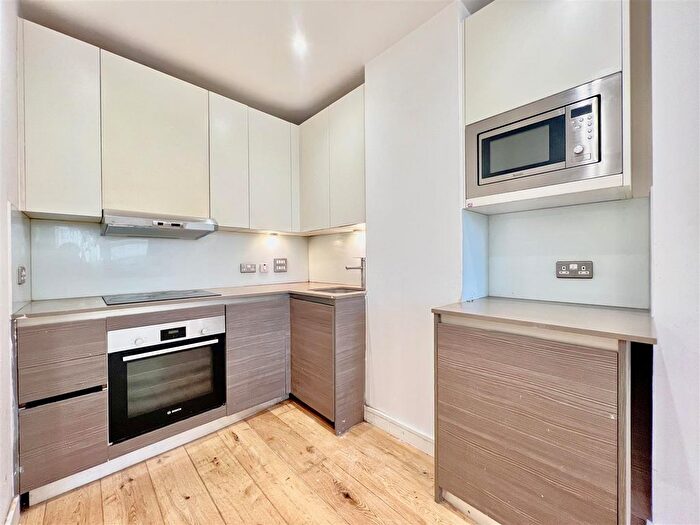 1 Bedroom Flat To Rent In Central House, Lampton Road, Hounslow, TW3