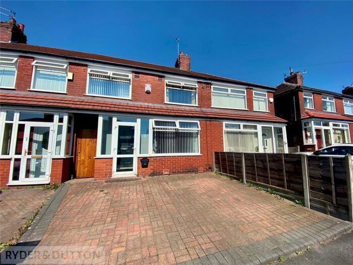 3 Bedroom Town House To Rent In Kingston Avenue, Chadderton, Oldham, OL9