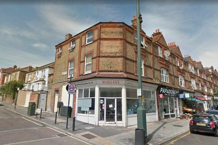 3 Bedroom Flat To Rent In Knights Hill, West Norwood, SE27