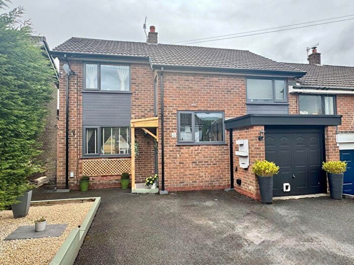 3 Bedroom Semi Detached House For Sale In Mouselow Close, Hadfield, Glossop, SK13