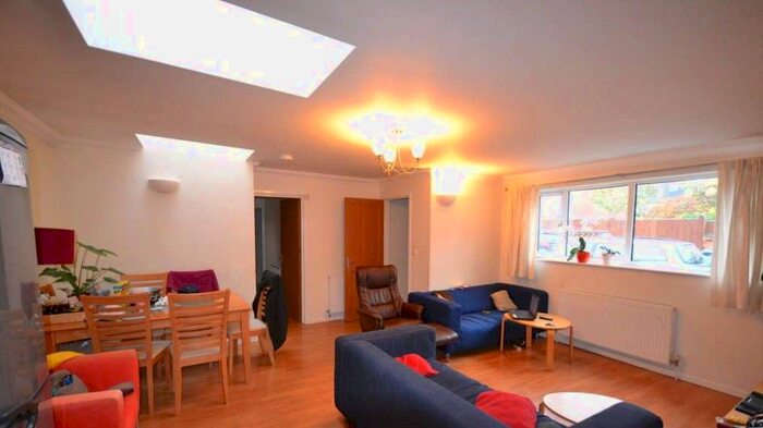 3 Bedroom Flat To Rent In Addington Road, Reading, RG1