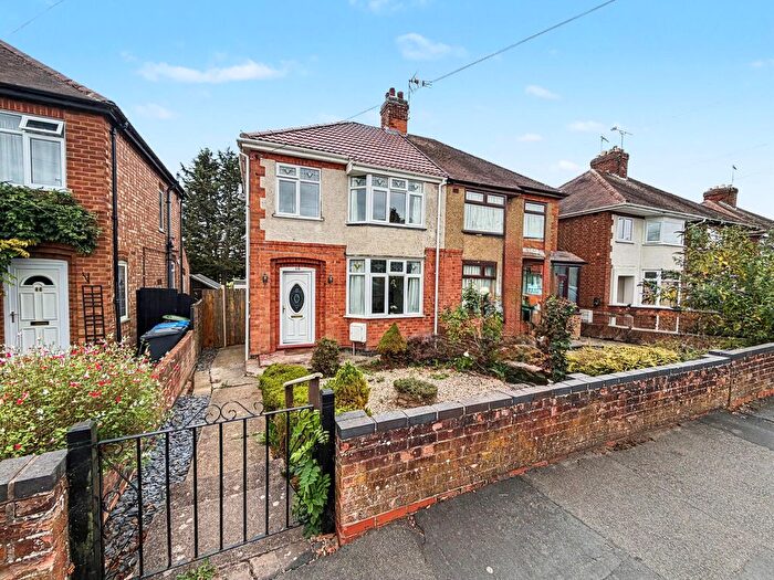 3 Bedroom Semi Detached House For Sale In Pytchley Road, Rugby, CV22