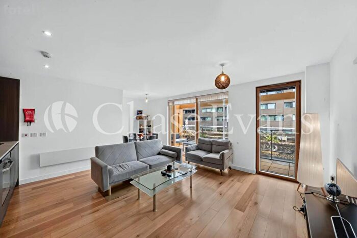 3 Bedroom Flat For Sale In O-Central, Crampton Street, Elephant & Castle, London, SE17