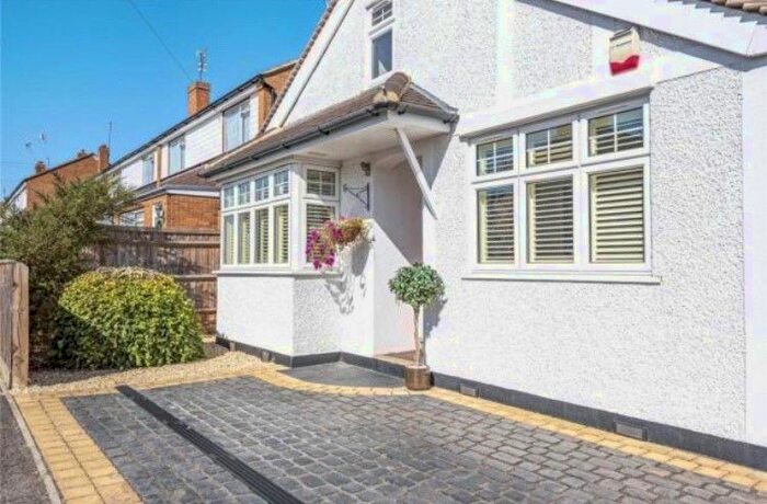 3 Bedroom Detached House To Rent In Gordon Road, Windsor, SL4