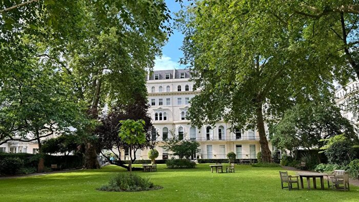 1 Bedroom Flat To Rent In Kensington Gardens Square, London, W2