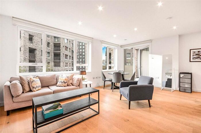 1 Bedroom Flat To Rent In Walworth Square, Elephant And Castle, London, SE17