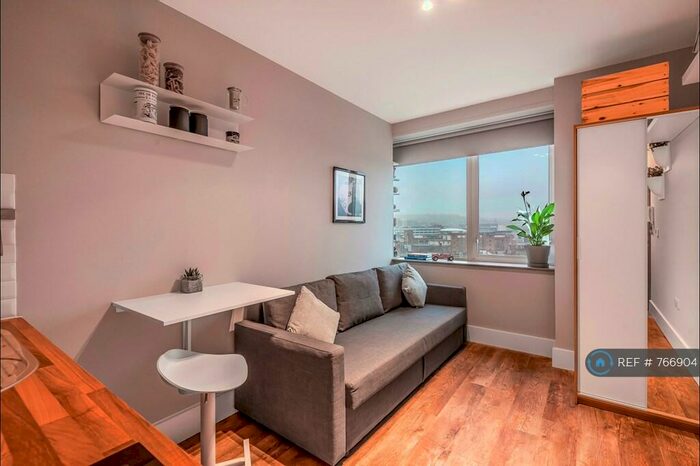 1 Bedroom Flat To Rent In Castle Street, High Wycombe, HP13